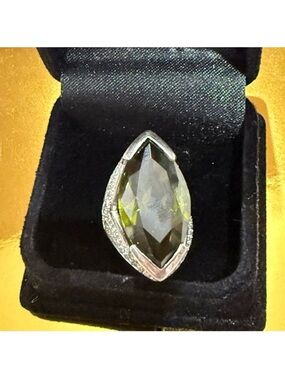 925, 92.5% silver ring Handmade with olive green Gemstone &crystal Ring Size 6